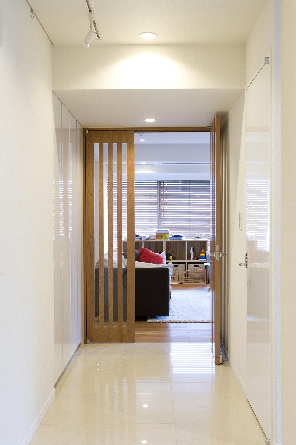 収納 長い廊下を利用した 家族で使う本棚 収納 インテリアのリフォーム 野村不動産パートナーズ