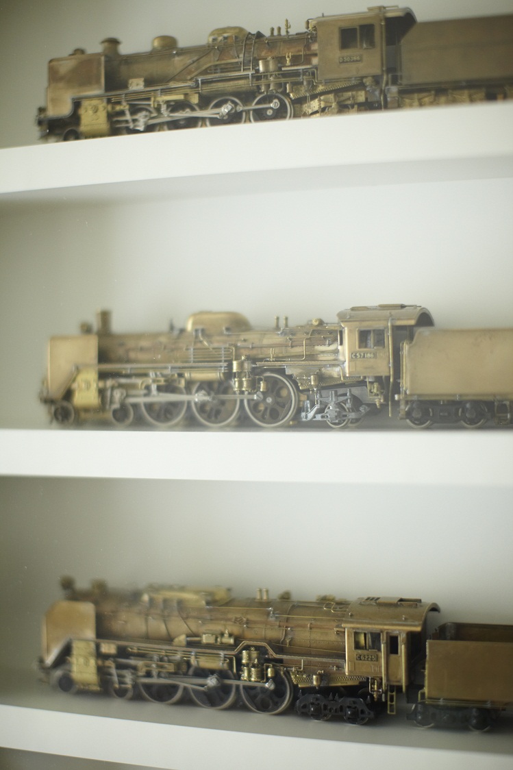鉄道模型陳列棚作成します