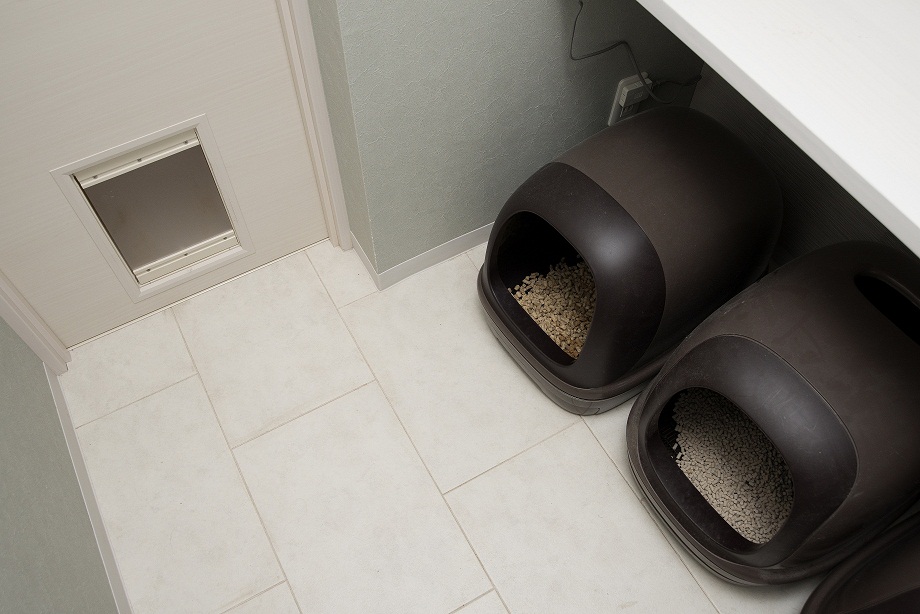 置き場に困る猫用トイレの問題を解決！