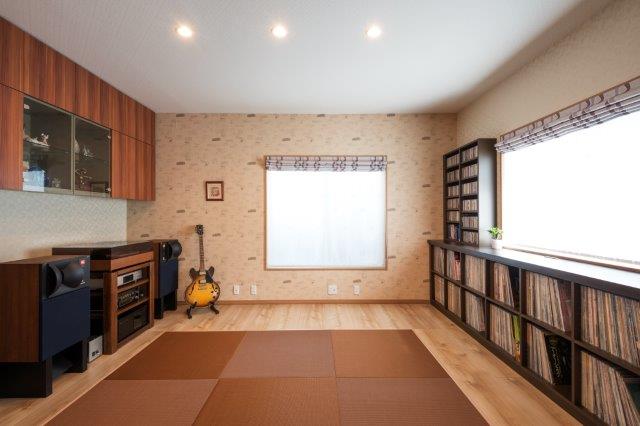 リビングの続きの和室はご主人の趣味の部屋に