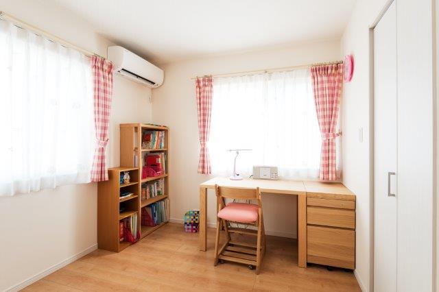 十分な光が入る子供部屋