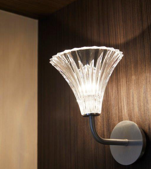 バカラのクリスタルライトで高級感を演出